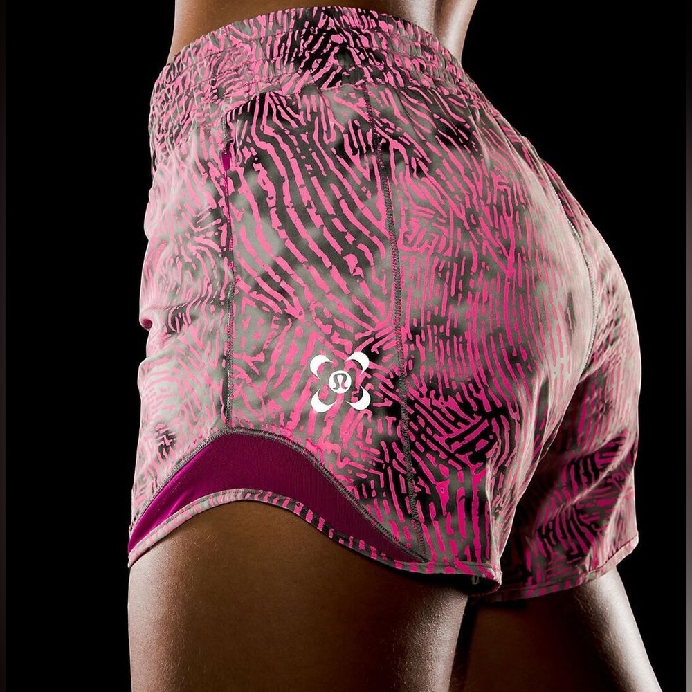 Lululemon Seawheeze Hotty Hot HR 4” Short Size 4 - Euphoria Pink Reflective